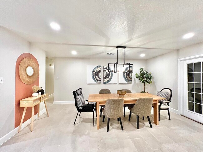 Building Photo - 9047 Twincreek Farm