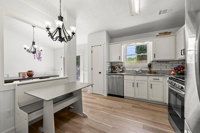 Building Photo - 6338 Stablewood Way