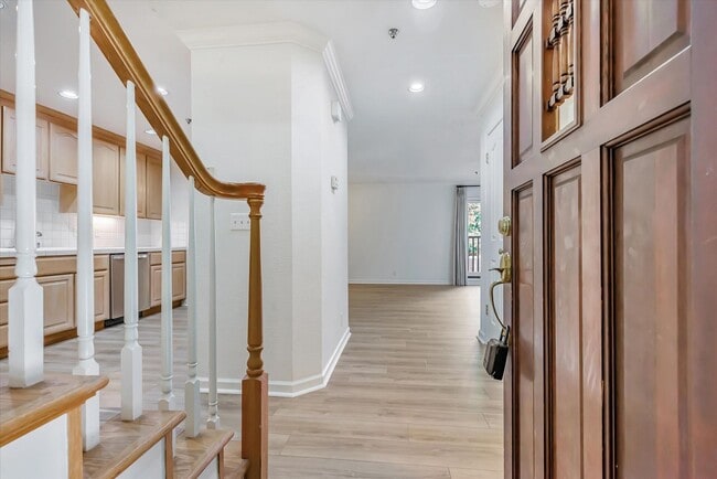 Building Photo - Spacious Townhome in Palo Alto