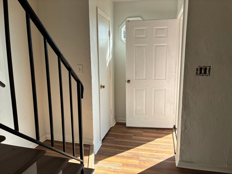 Building Photo - 729 16th St