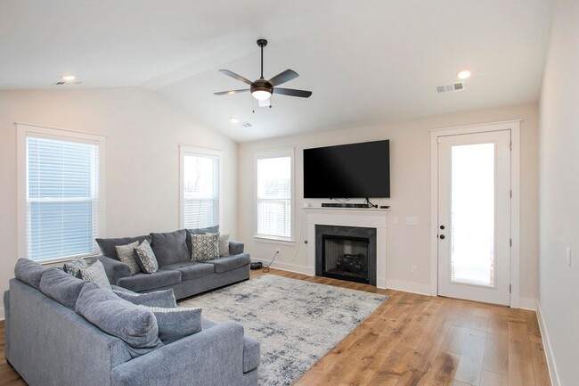 Building Photo - 170 Portico Pl
