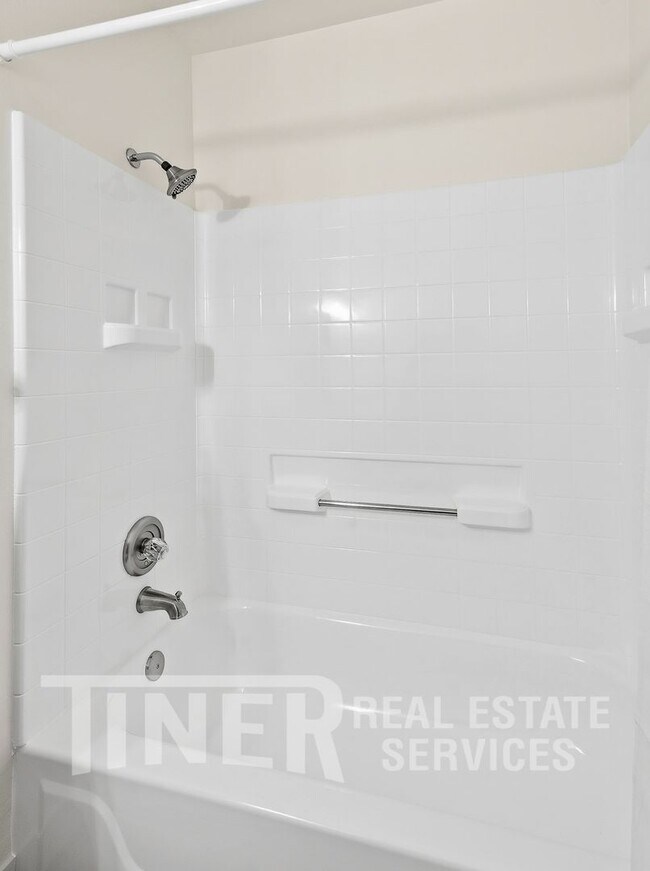 Building Photo - 243 Breuner Dr