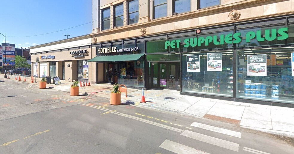 Building Photo - 1739 W Beach Ave