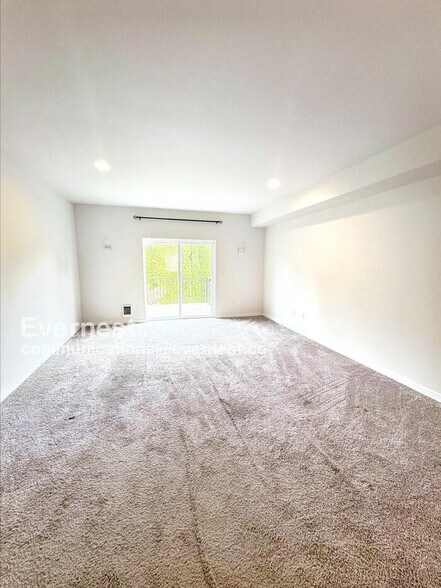 Building Photo - 19403 7th Ave W