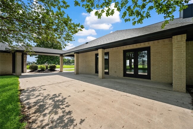 Building Photo - 9035 Point Dr