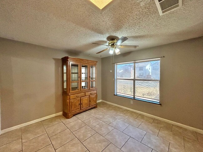 Building Photo - 3BED/2BATH Home For Rent Near Steubing Ranch! Available Now!