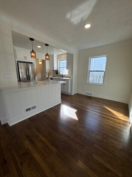 Building Photo - 125 S Minerva Ave