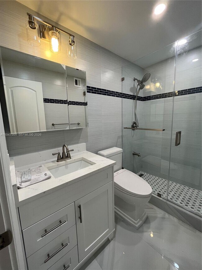 Building Photo - 3922 NE 166th St