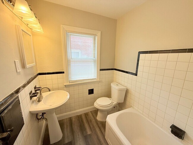 Building Photo - Renovated 3-Bedroom Home – We Welcome Sect...