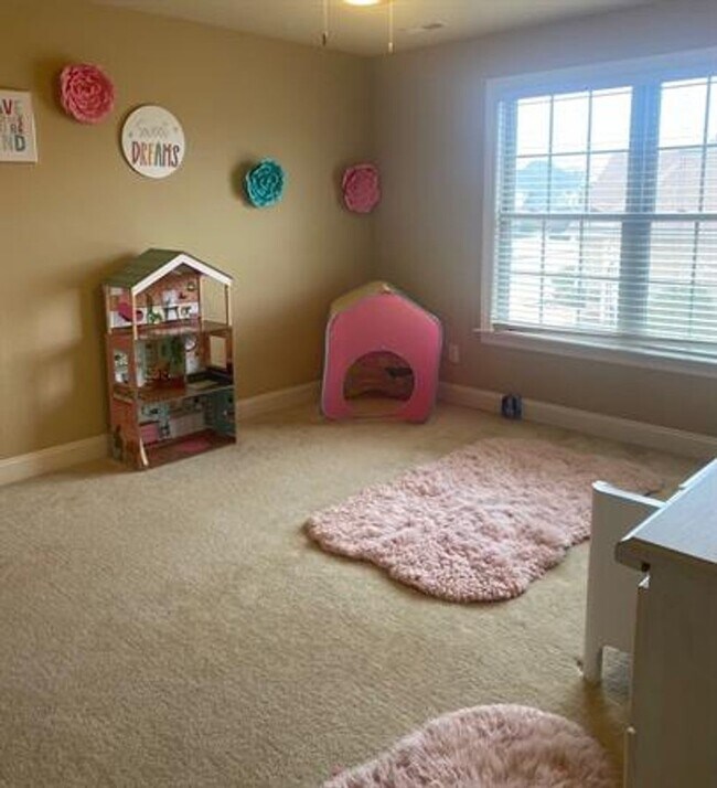 Building Photo - Coming Soon - Immaculate 4-BR Rental in Desirable Whitworth Farms! **FENCED YARD**