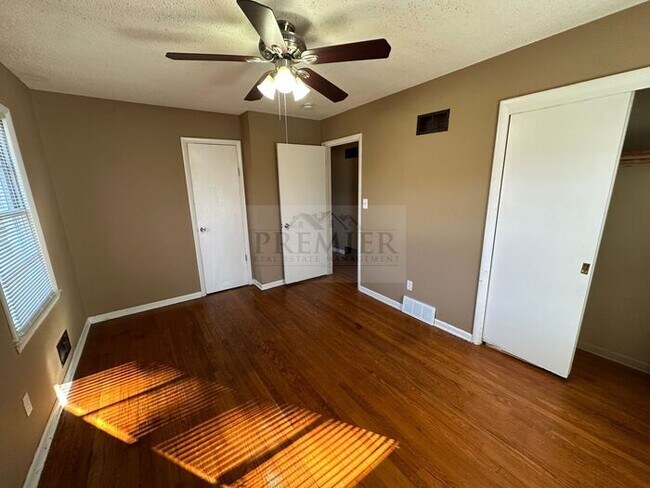 Building Photo - 7716 Crisp Ave