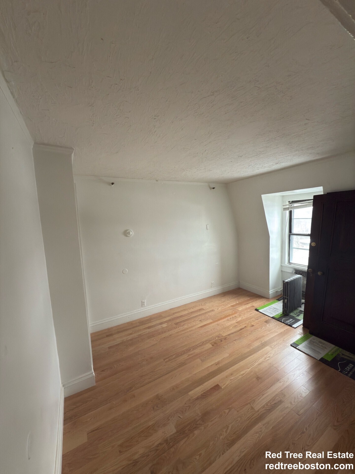 Apt 820 - 100 Wayland St