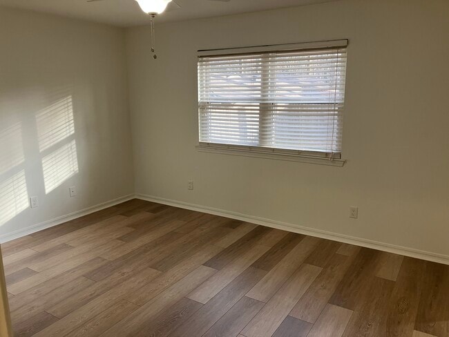 Building Photo - 9 Wabash Cove