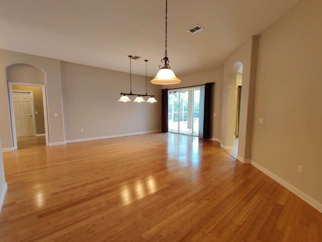 Building Photo - 22646 Cliffside Way