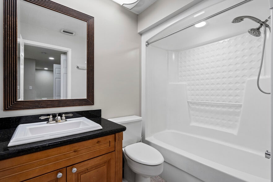 Building Photo - 7360 Ulmerton Rd