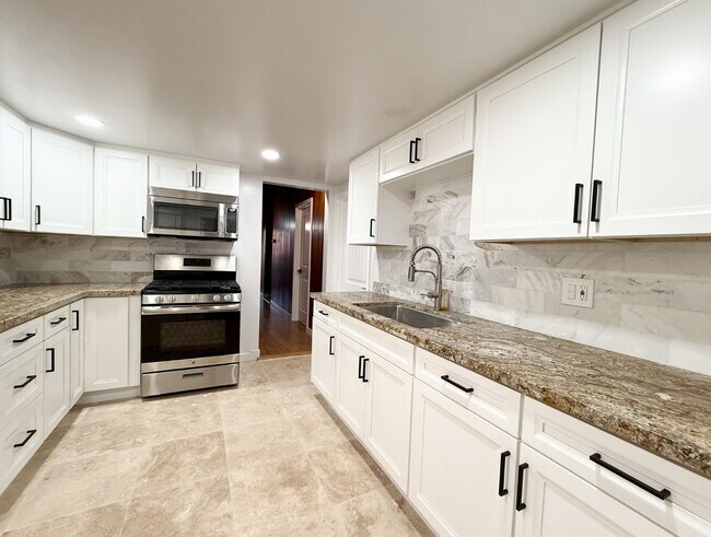 Building Photo - !! OPEN HOUSE !!  - Come see it in person! - -Sunday 4/12 between 2:00pm - 7:00pm-