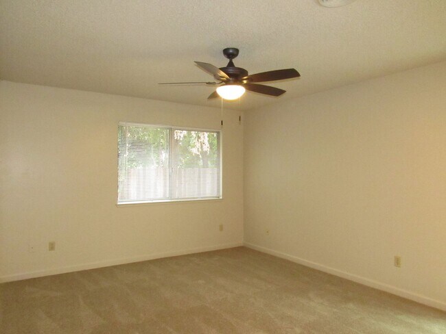 Building Photo - 340-344 El Rio Ct