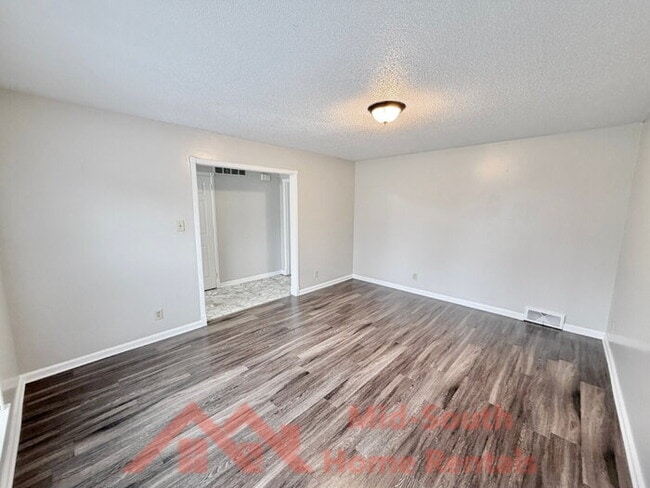 Building Photo - 1266 Hickory Ridge Dr