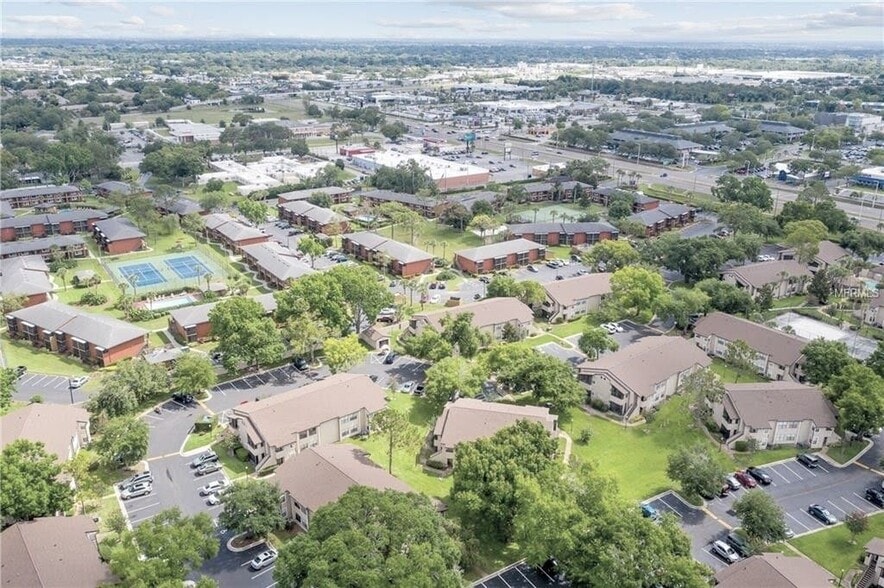 Building Photo - 2924 Antique Oaks Cir
