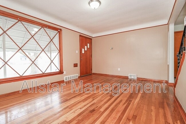 Building Photo - 6207 Gerald Ave