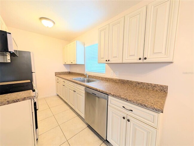 Building Photo - 1708 Bayshore Gardens Pkwy
