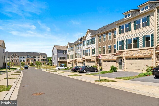 Building Photo - 6056 Murray Terrace