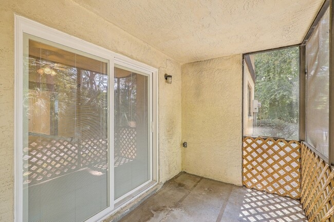 Building Photo - 2162 Bees Ferry Rd