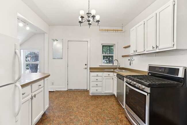Building Photo - 1253 Ashland Ave