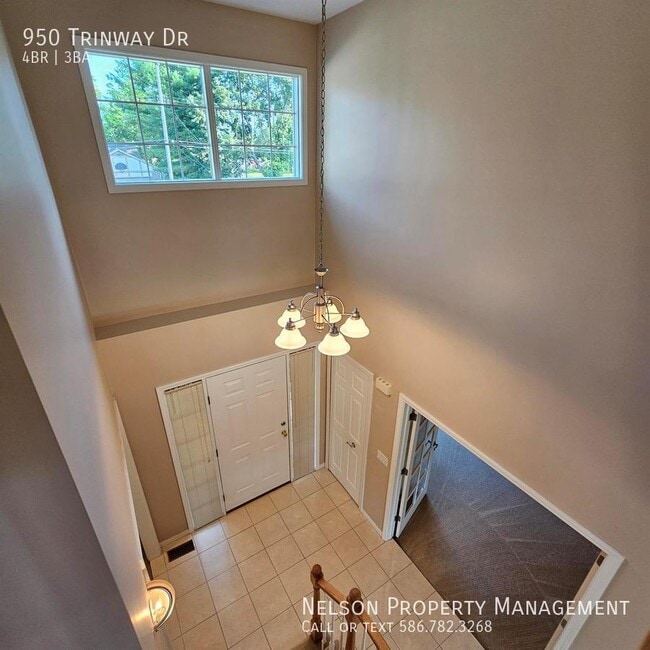 Building Photo - 950 Trinway Rd