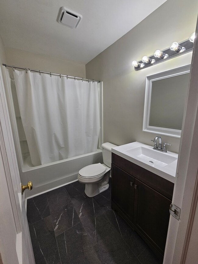 Building Photo - NEW LISTING!!!!!