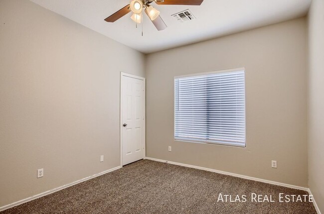 Building Photo - 805 E Drifter Pl