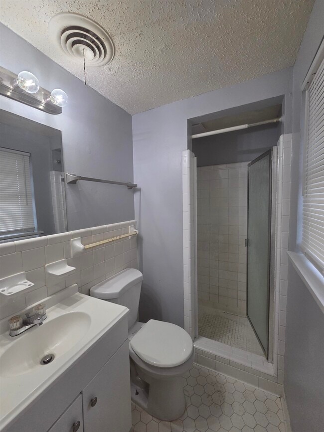 Building Photo - 3347 Clearbrook St