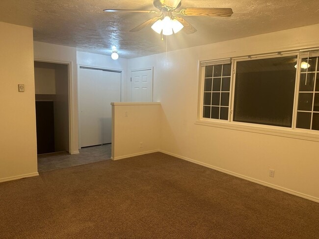 Building Photo - Spacious and recently updated, this 6-bedroom, 3-bathroom home in Ammon