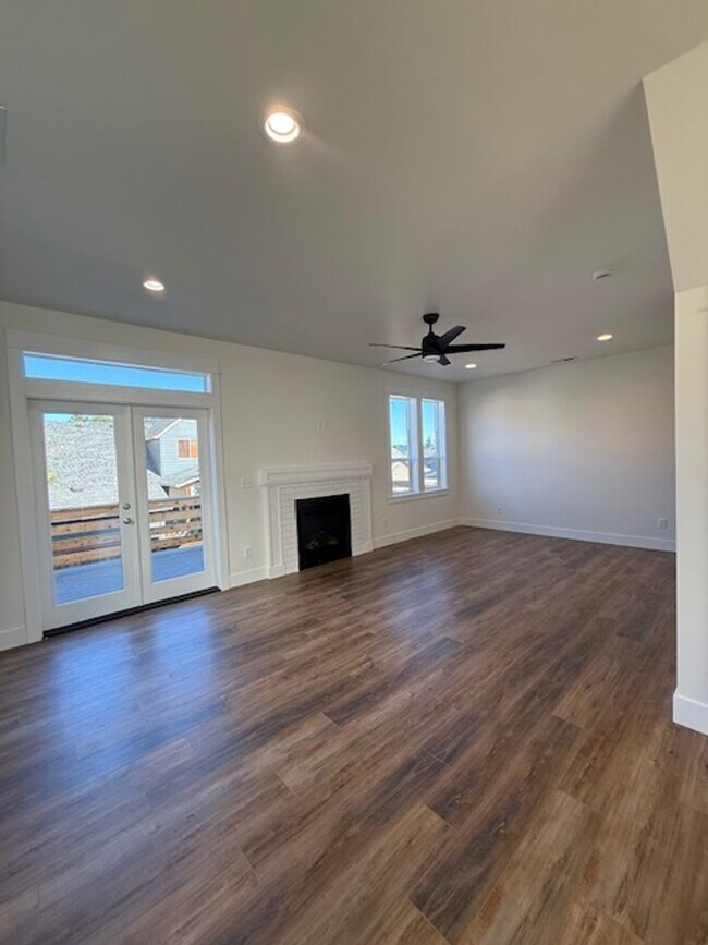 Building Photo - New Construction 4-bedroom 4 Bath Dundee O...