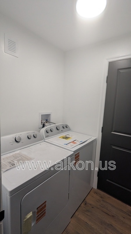 Building Photo - 566 Greenfield Ave