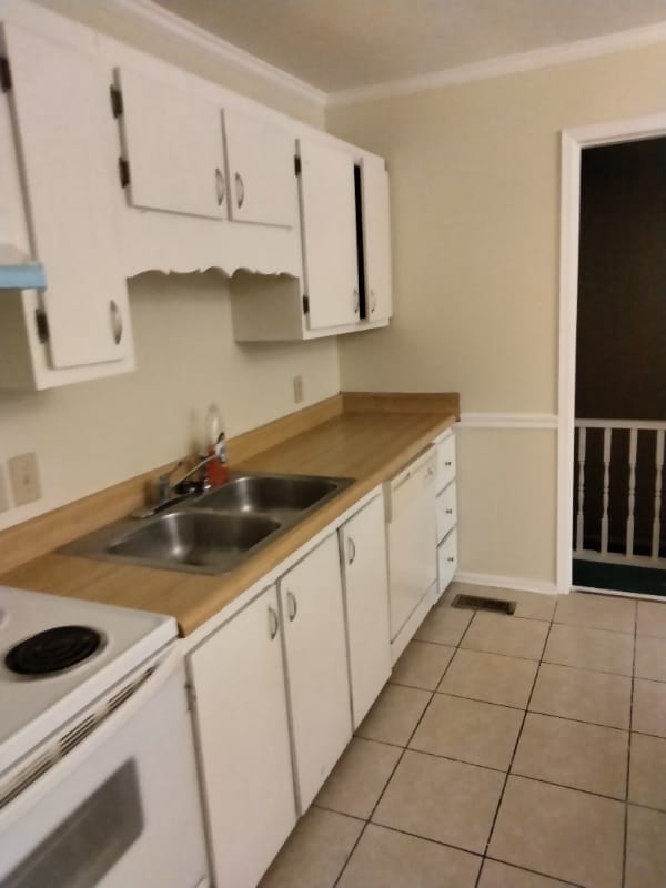 Building Photo - 109 Castle Ct