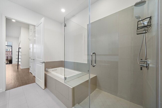 Building Photo - 4820 Caroline St