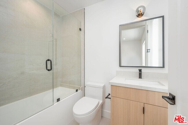 Building Photo - 5246 Auckland Ave