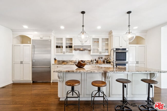 Building Photo - 956 S Longwood Ave