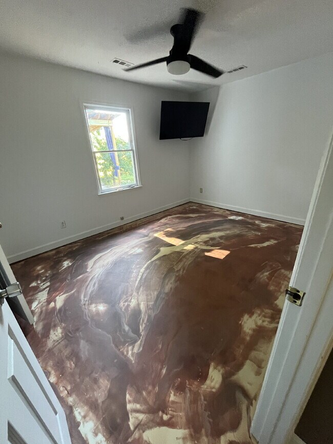 Building Photo - "Charming 3-Bedroom Retreat with Granite Elegance & Cozy Fireplace in Kernersville!"