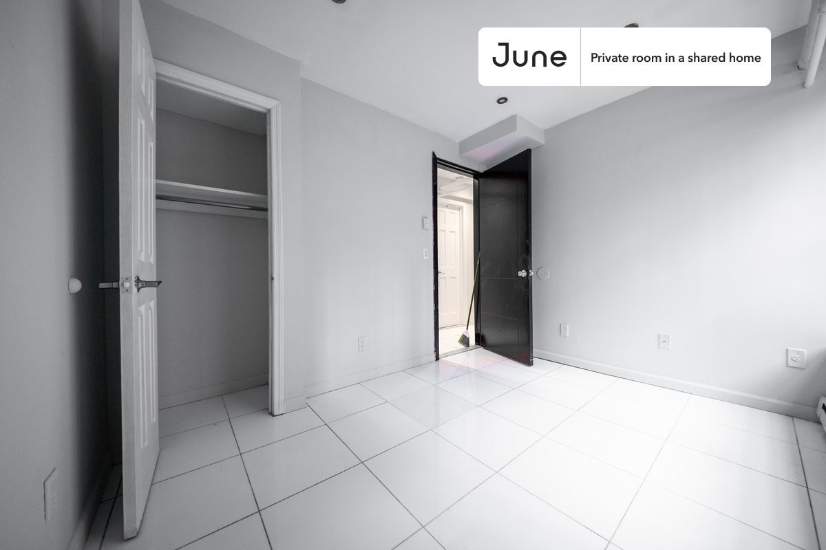 Building Photo - Room in Shared 5 bed/2 bath home in Upper West Side