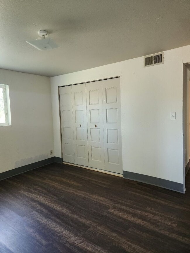 Building Photo - 6344 Eastside Hwy