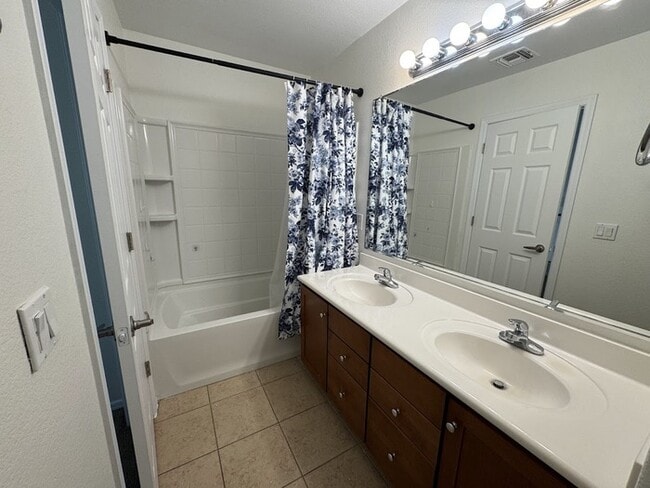 Building Photo - Queen Creek 3br House