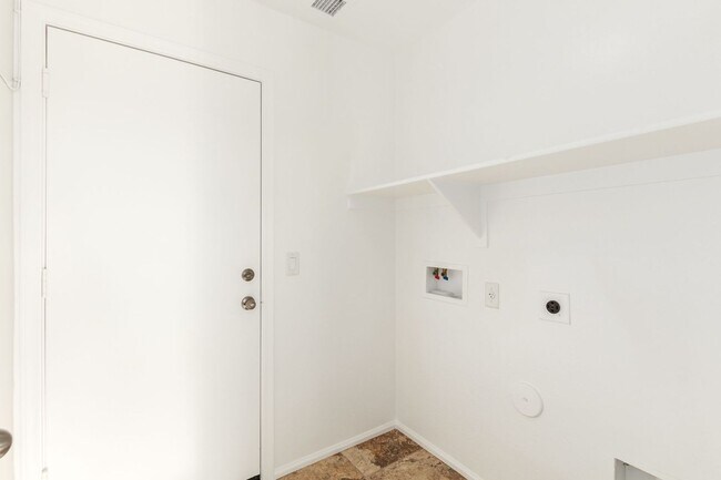Building Photo - Beautiful 4 Bedroom Home in Johnson Ranch!
