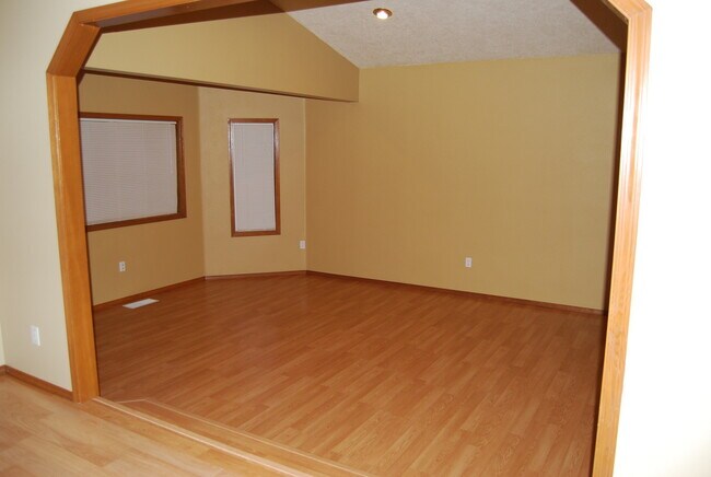 Building Photo - Charming & Well-Maintained Single-Story Home in McMinnville