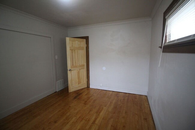 Building Photo - 3215 W Auer Ave