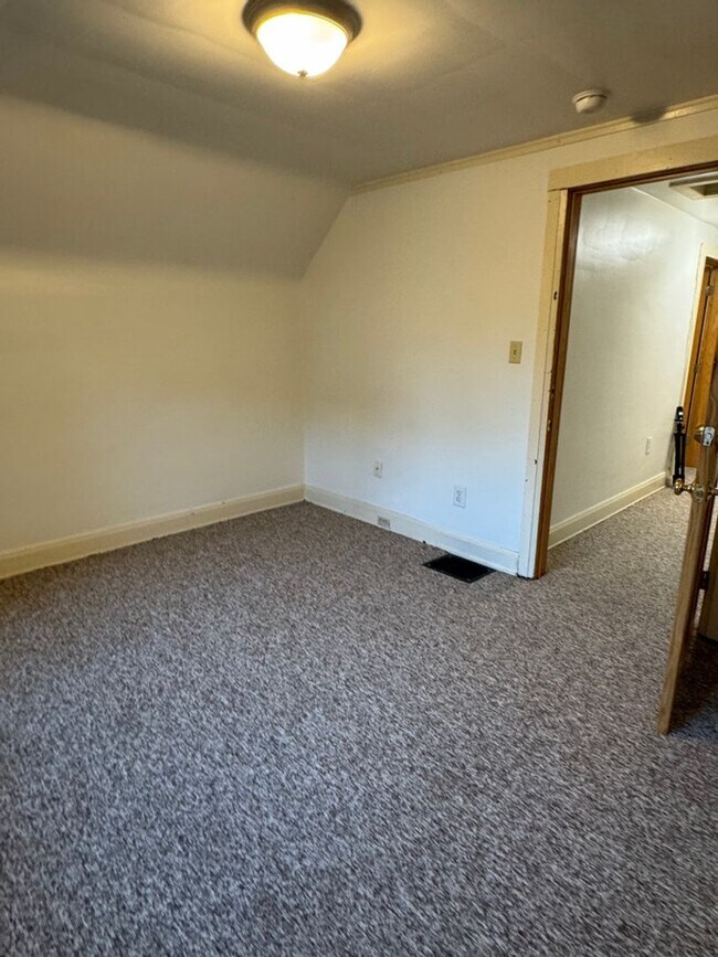 Building Photo - 849 E University Ave