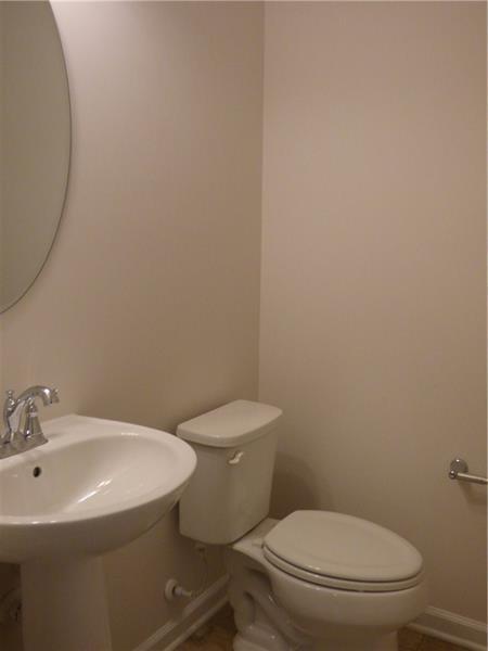 Building Photo - 2302 Pointe View Dr
