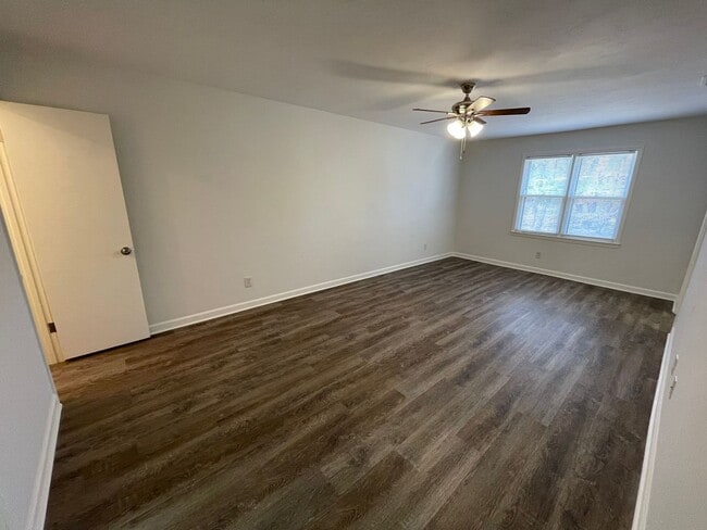 Building Photo - Renovated 3/2.5 House in Chieftain Hills- ...