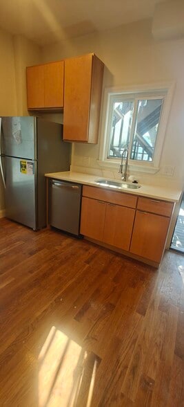 Primary Photo - 122 Chestnut St